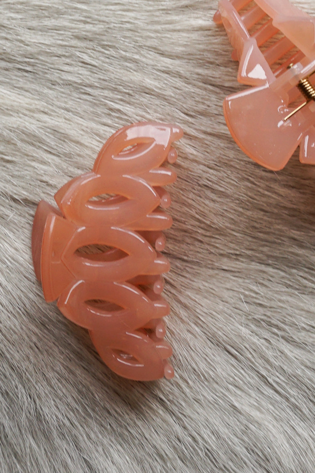 Lottie Tear Drop Claw Hair Clip in Pink