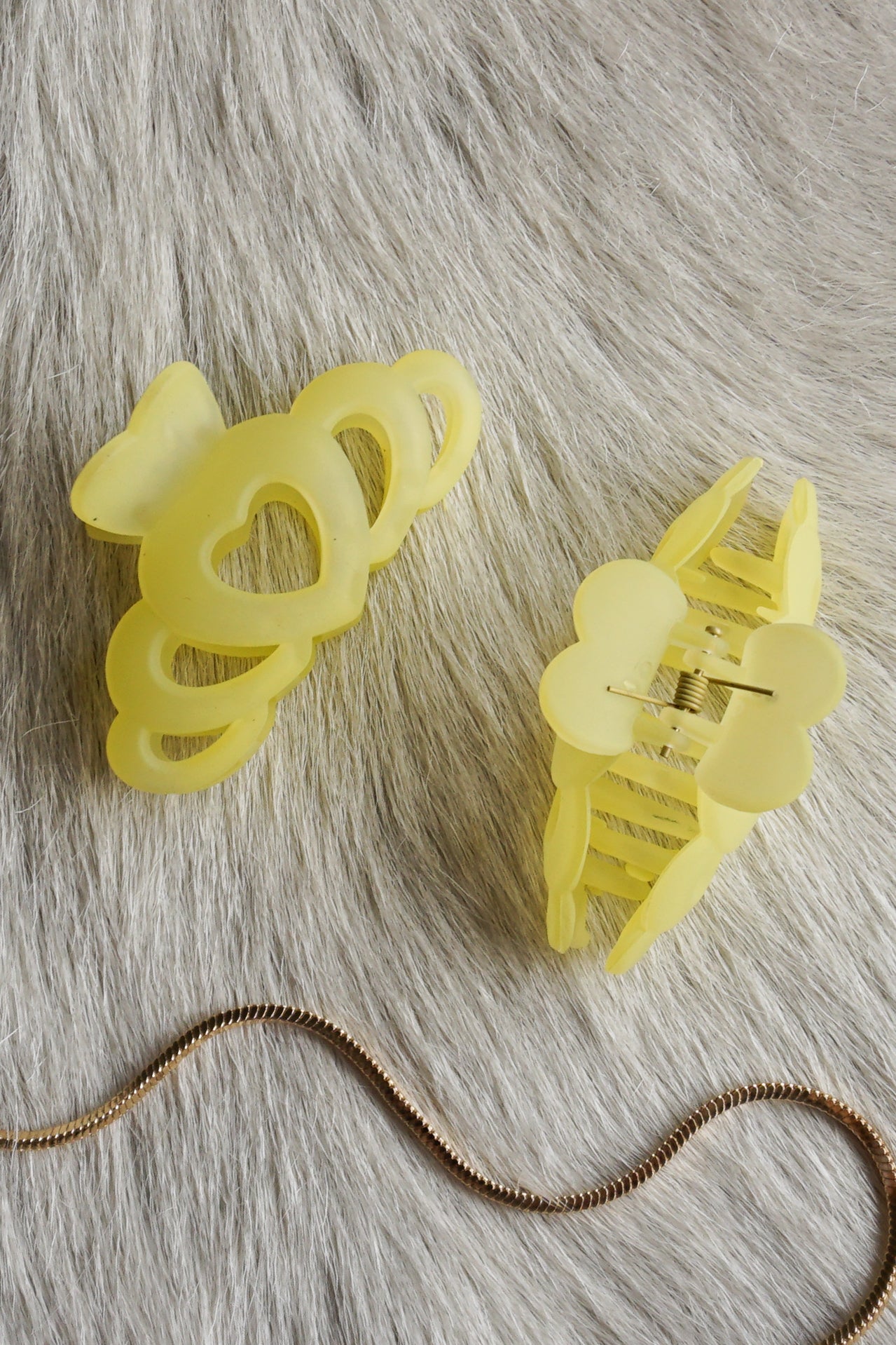 Palau Heart Claw Hair Clip in Yellow