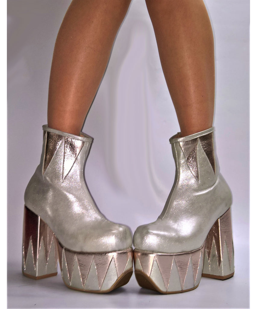 Contemporáneo social Lijadoras Vegan or Leather RINGMASTER Platform Ankle Boots - Black with Silver –  Isabella Mars