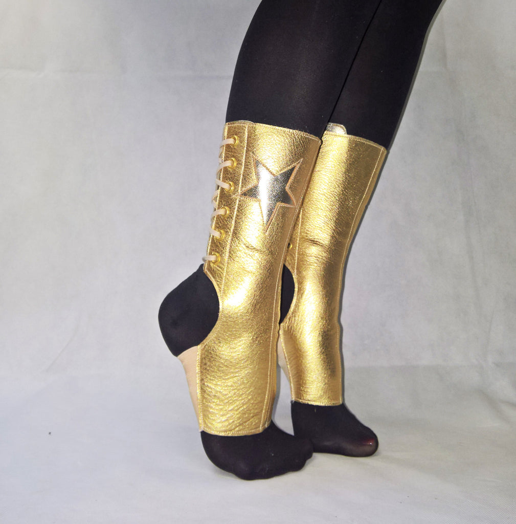 Short Aerial boots trapeze gaiters in GOLD leather w/ Star applique ...