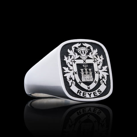 Reyes family crest ring