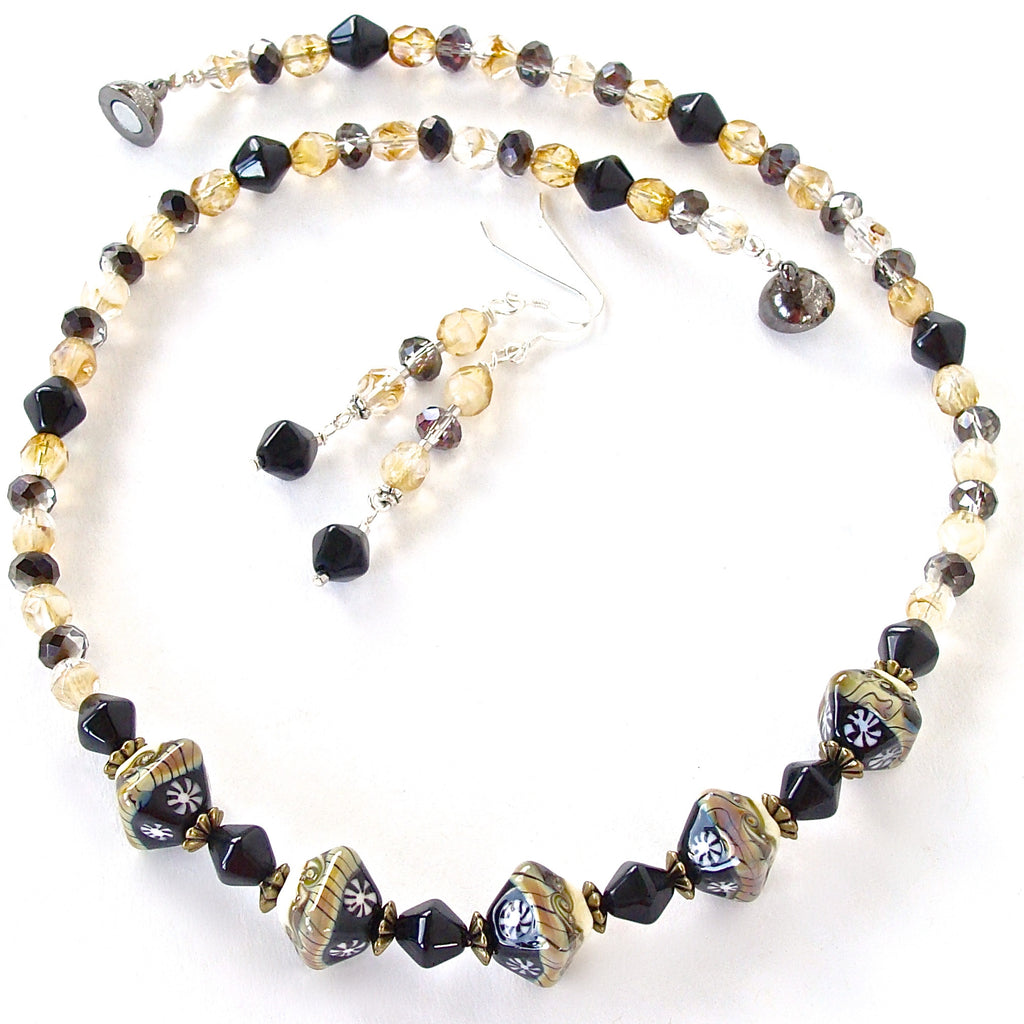 Estrella: Black Glass Necklace with Magnetic Clasp – Earth and Moon Design