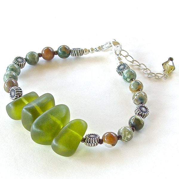 Olivine: Green Handmade Beaded Bracelet – Earth and Moon Design