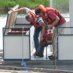 Charging the boat battery with a LENTRY System, no light attached.