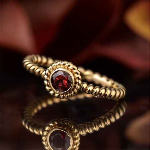 round garnet in 18k yellow gold