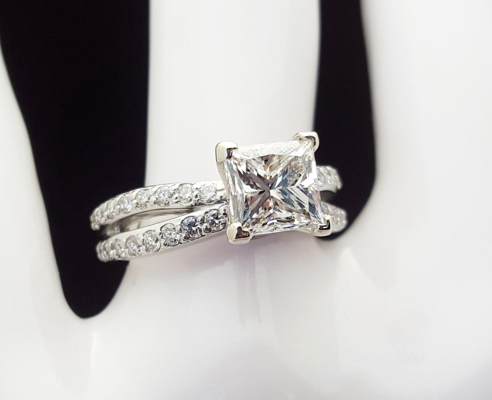  2  Carat  F VS2 Princess  Cut  Diamond Engagement  Ring  