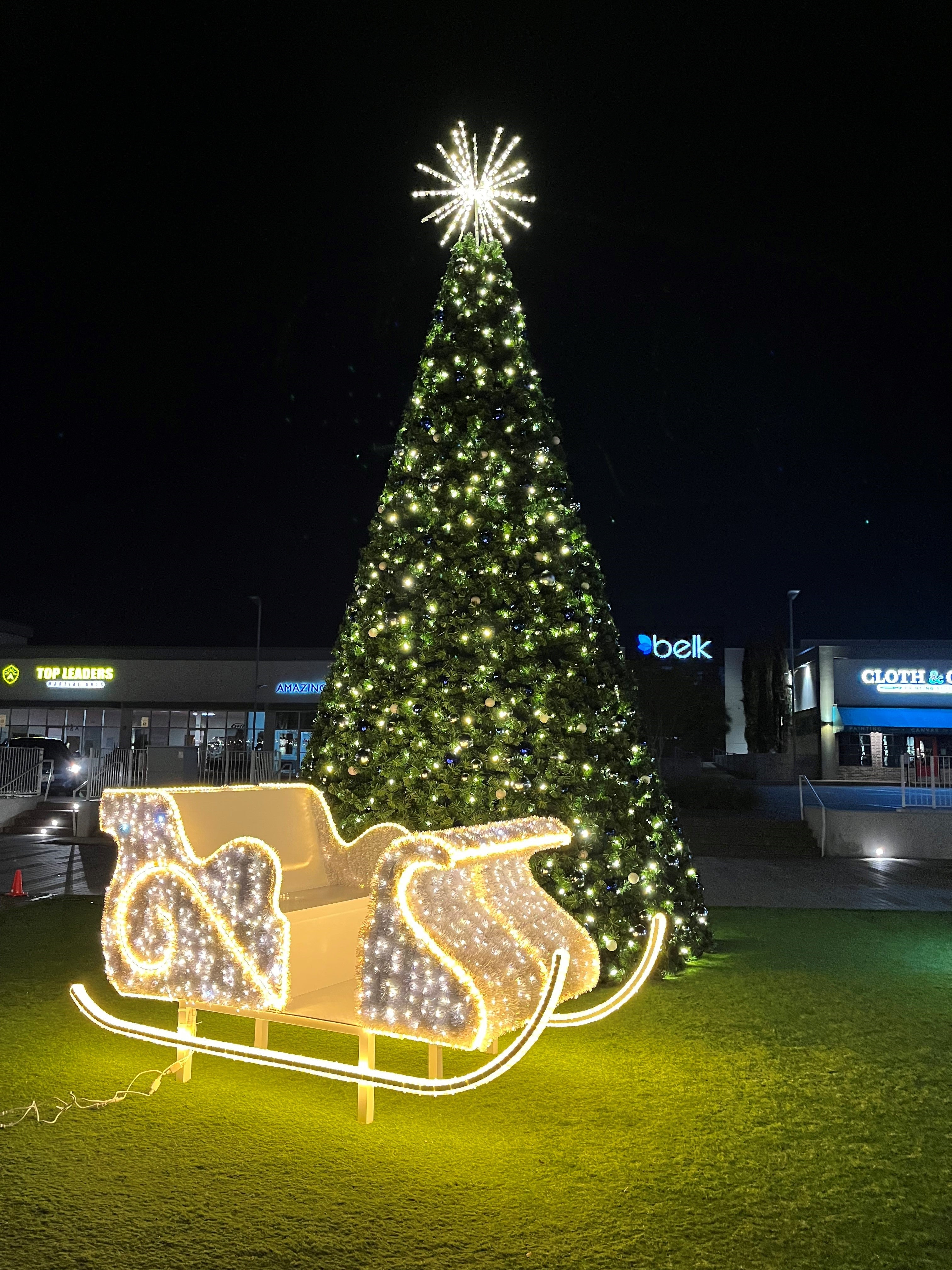 Glade Parks Shopping Center in Texas features an oversized commercial Christmas Tree with a LED Santa Sleigh in front