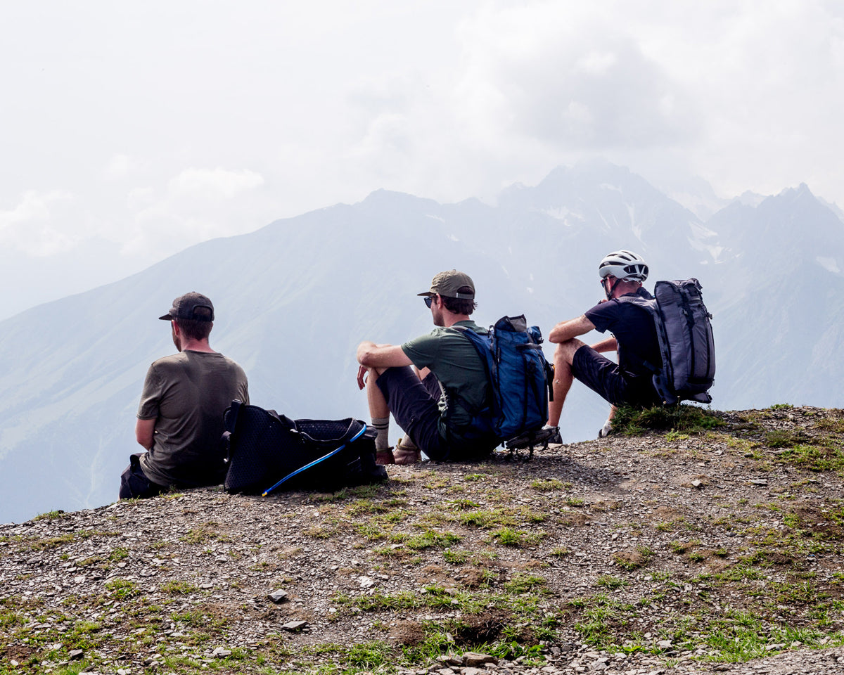 Mission Workshop Feldtest: Not That Georgia mit Kyle Von Hoetzendorff, Tamaz Tazer Tamak Tikanadze, Daniel Pasely, Brian Larson, specialized bike und Yonder Journal