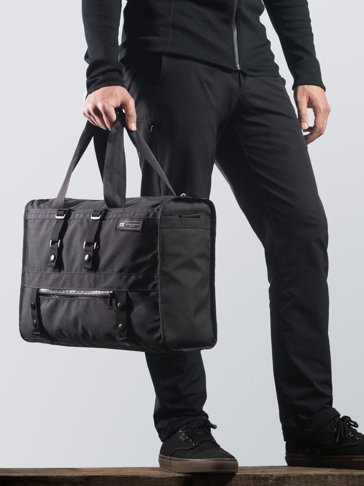 Transit Laptop Brief : 19L Shoulder Bag | MISSION WORKSHOP