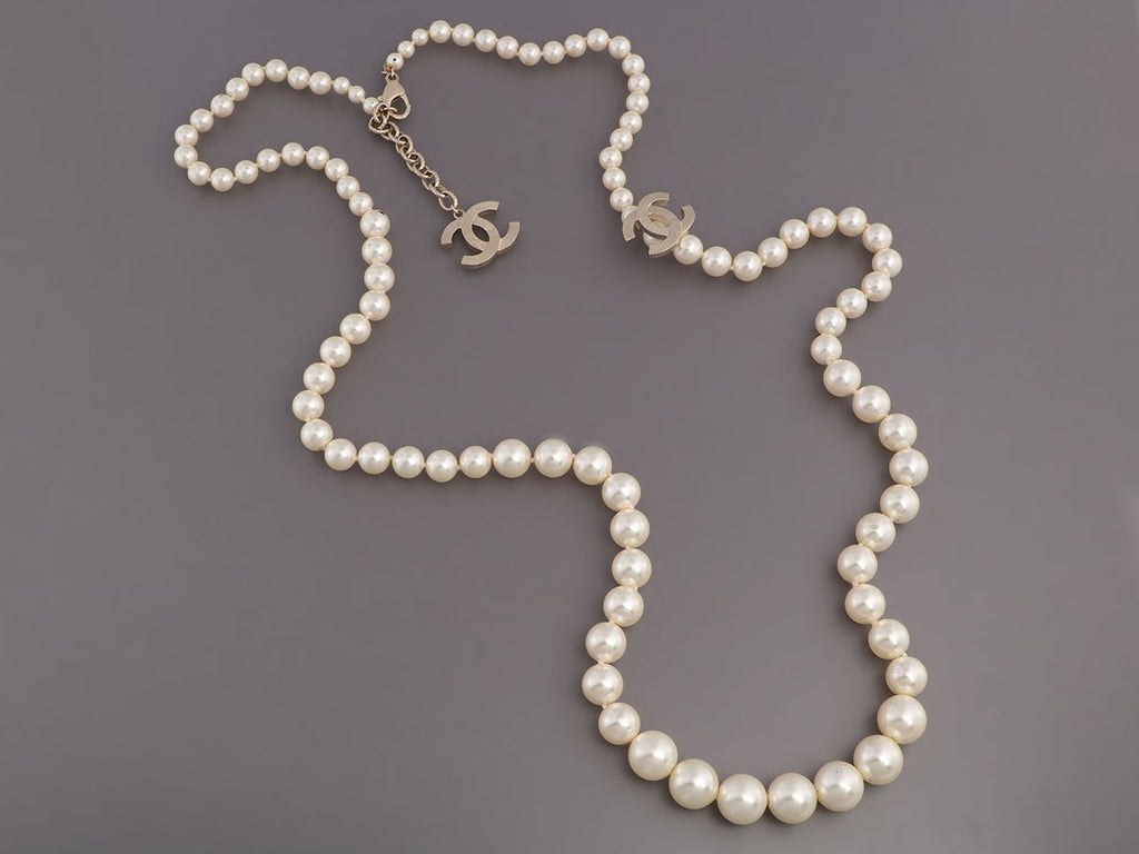 Authentic Second Hand Chanel Faux Pearl and CC Logo Necklace  PSS03700015  THE FIFTH COLLECTION