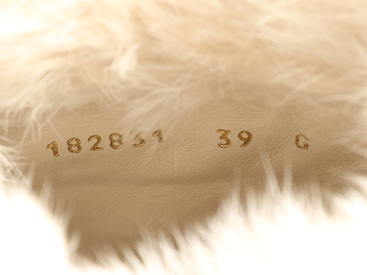 white gucci boots with fur