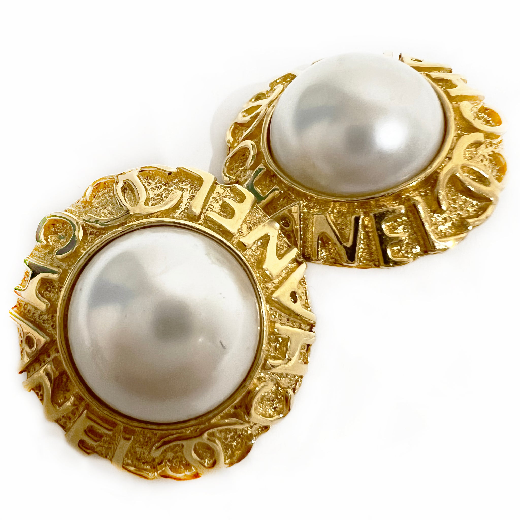 Chanel Pearl Logo Clip On Earrings – Decades Inc.