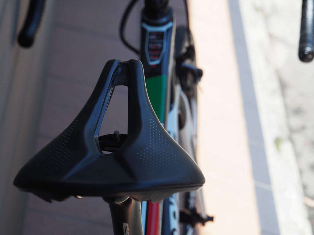 wide saddle alleviates pressure points