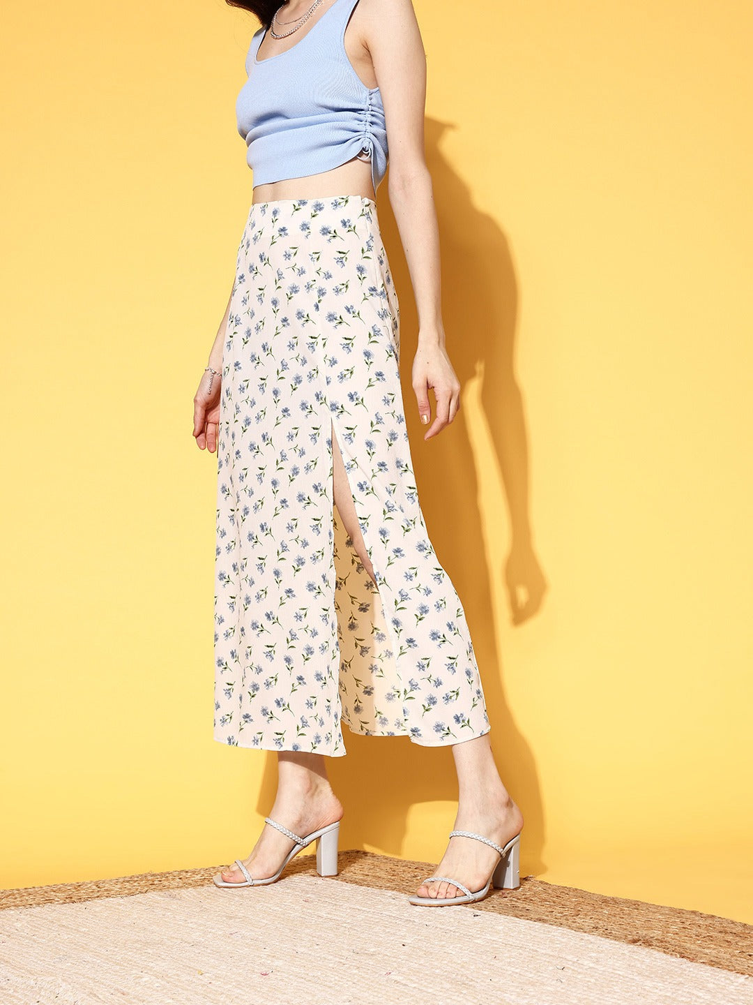 Berrylush Women Solid Yellow High-Rise Flared Midi Skirt