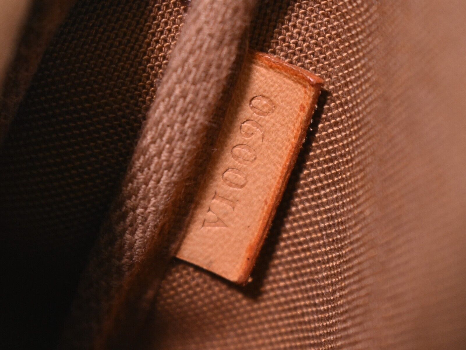 Pre-owned Louis Vuitton Pochette Accessoire Brown Canvas Clutch Bag ()