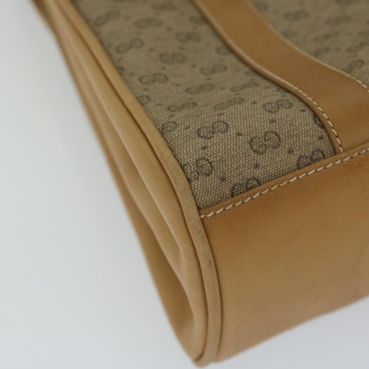 image of Gucci Gg Canvas Beige Canvas Handbag (Pre-Owned)