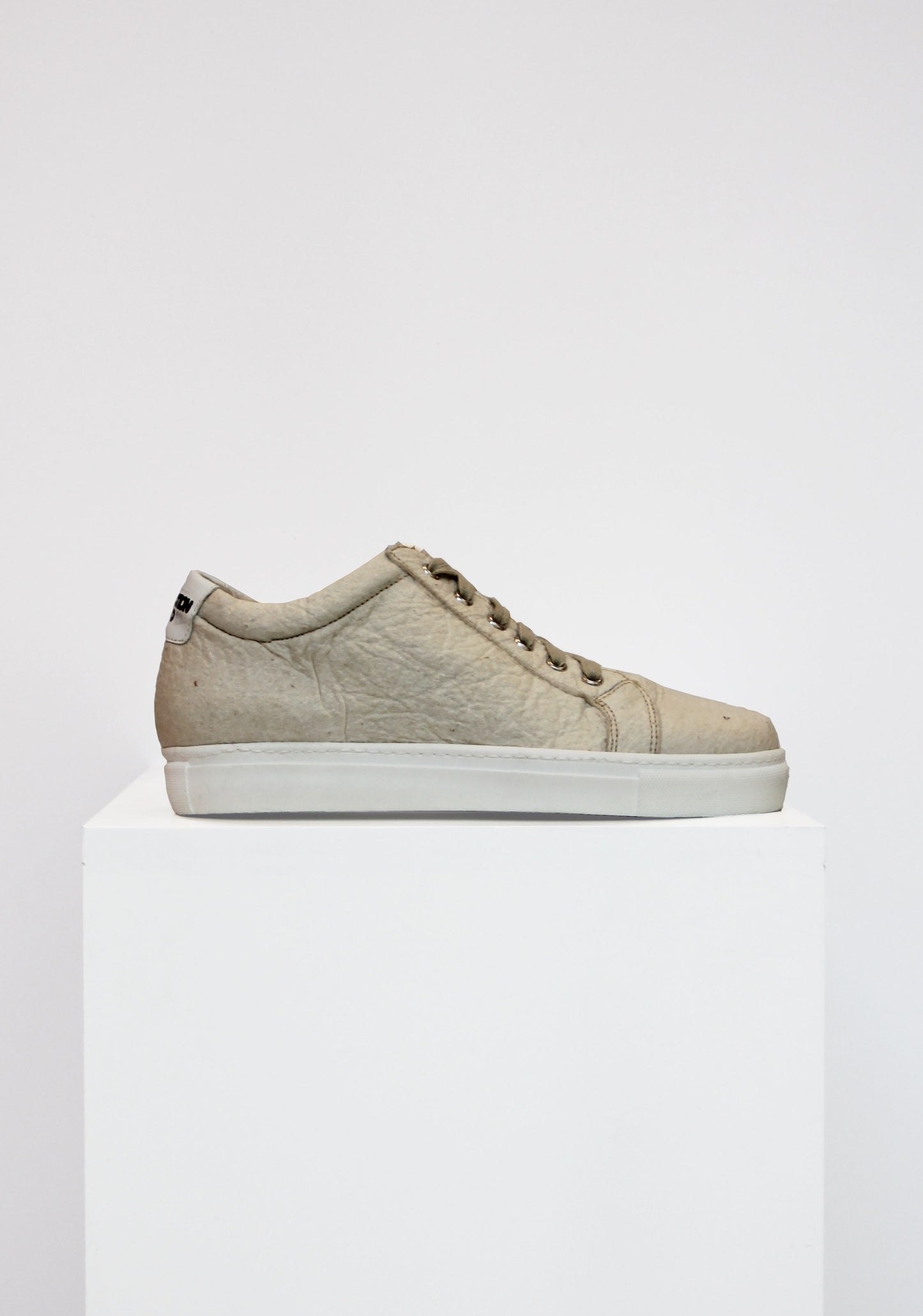 KARPOS Off-White Piñatex® Unisex Sneaker – Collection & Co