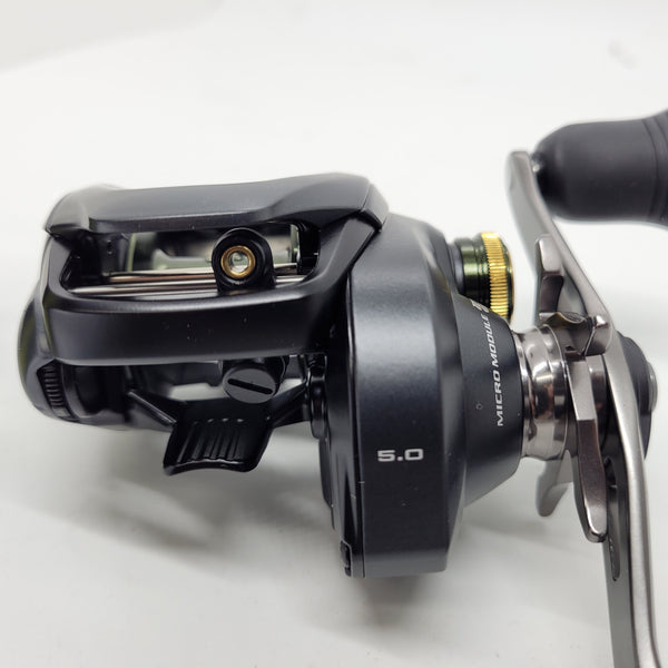 Shimano SLX DC (Digitally Controlled) Baitcasting Reel