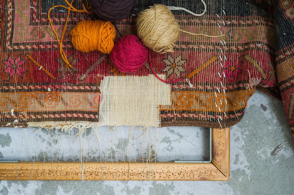 Detroit Rug Restoration Loom with Yarn