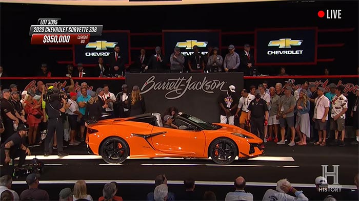 C8 Corvette Z06 en Sebring Orange de paso por Barett-Jackson Auction. Fuente: Blogger de Corvette