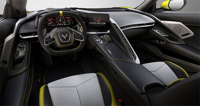 Corvette C8 Opción de asientos interiores en gris cielo frío y detalles en amarillo llamativo