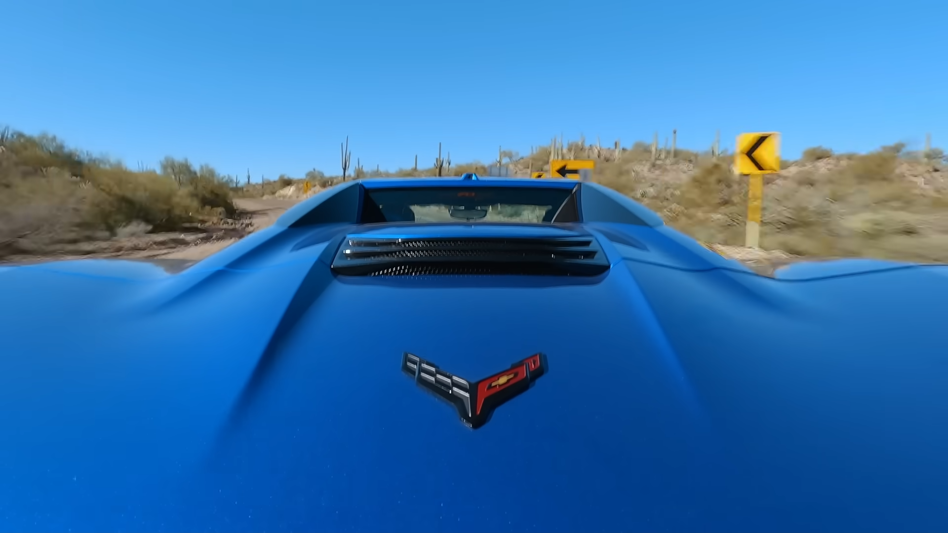 vue arrière du HTC C8 Corvette Z06 en Riptide Blue Metallic