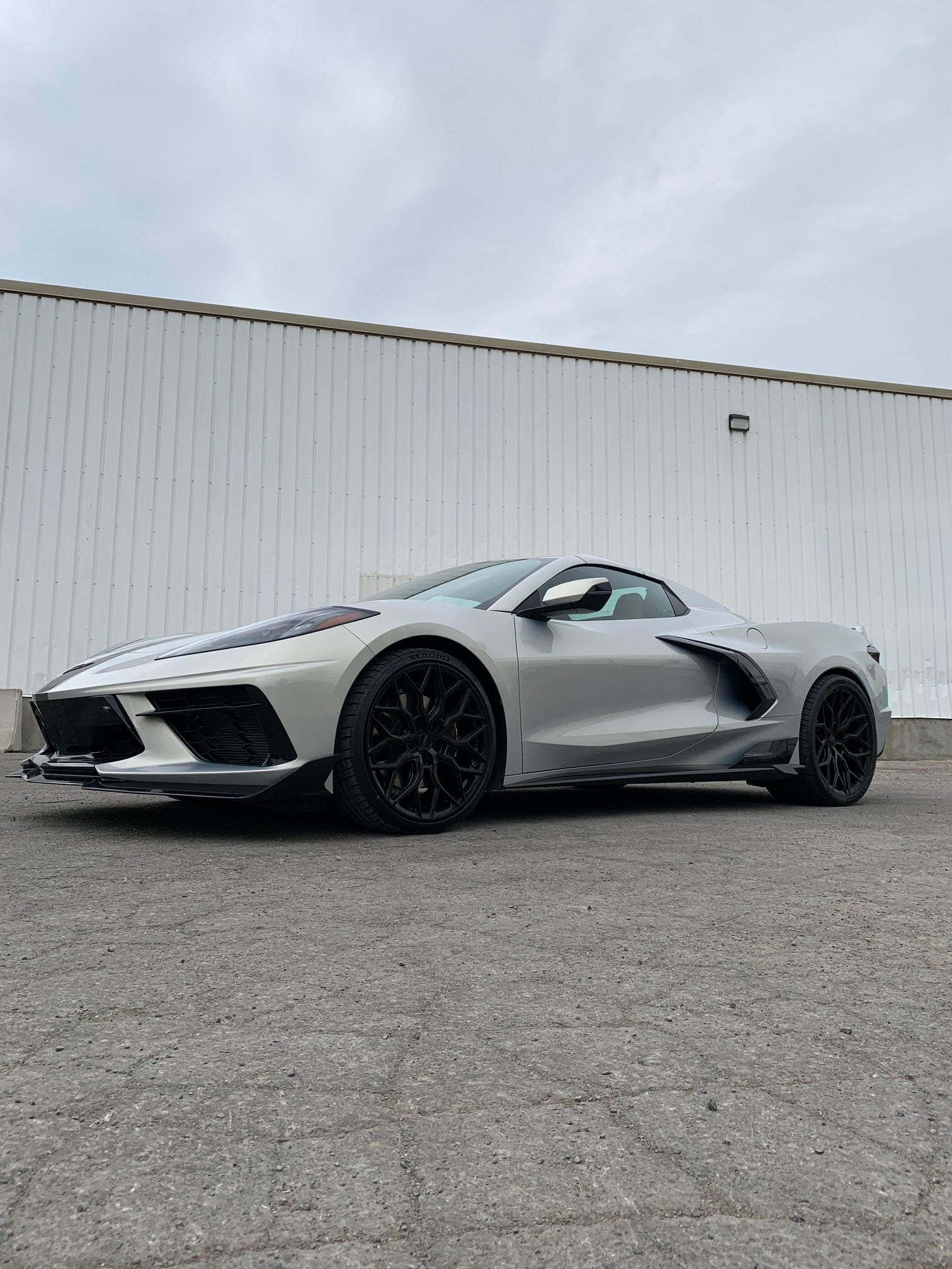 Hypersonic Gray C8 Corvette with the ACS 7VM Front Splitter and Side Rockers in Carbon Flash Metallic Black