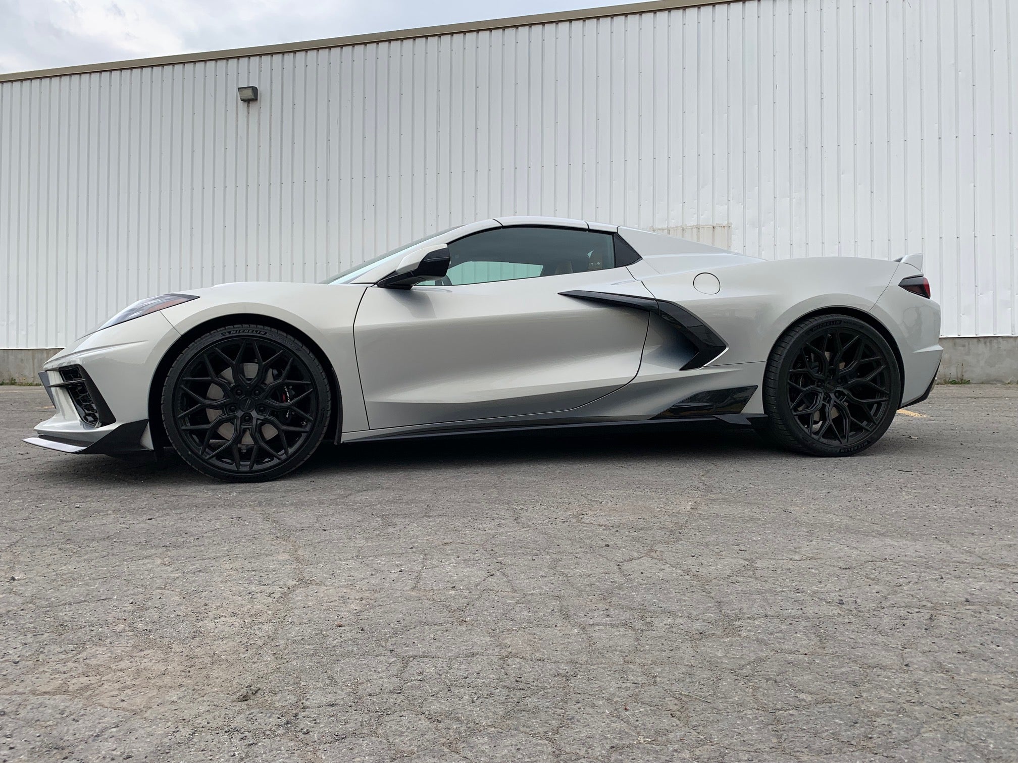 Hypersonic Gray C8 Corvette with the ACS 7VM Front Splitter and Side Rockers in Carbon Flash Metallic Black