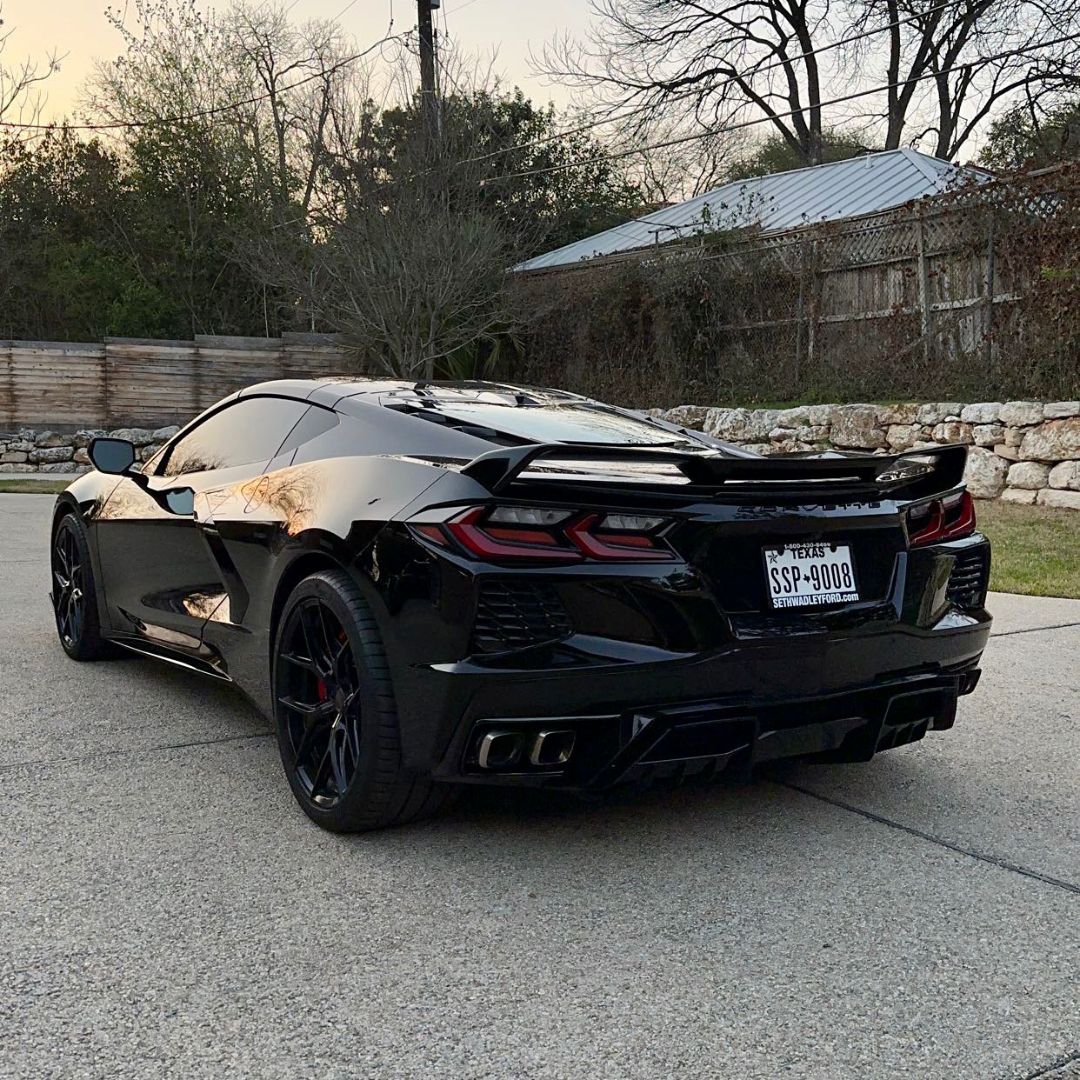 Corvette C8 Stingray noire avec insert de diffuseur CFZ ACS C8 Stingray