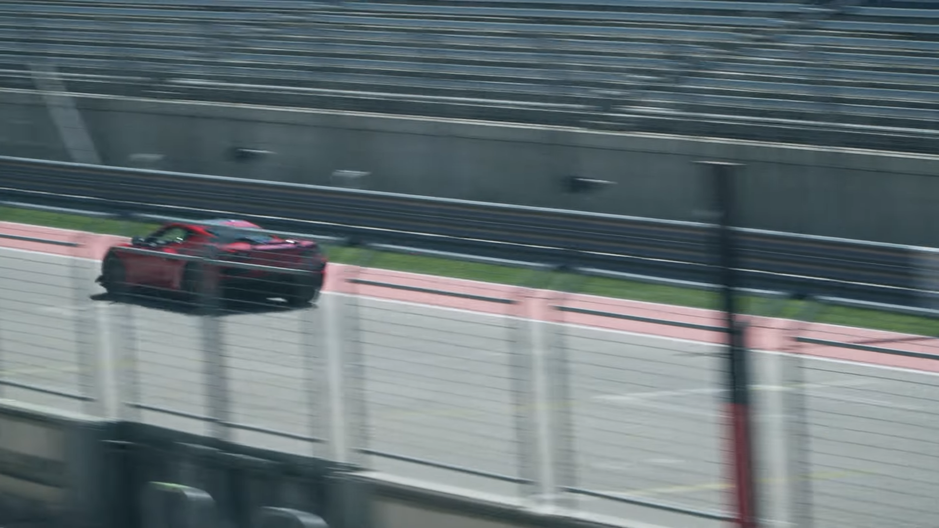 C8 Corvette Z06 Antorcha Roja en la pista COTA