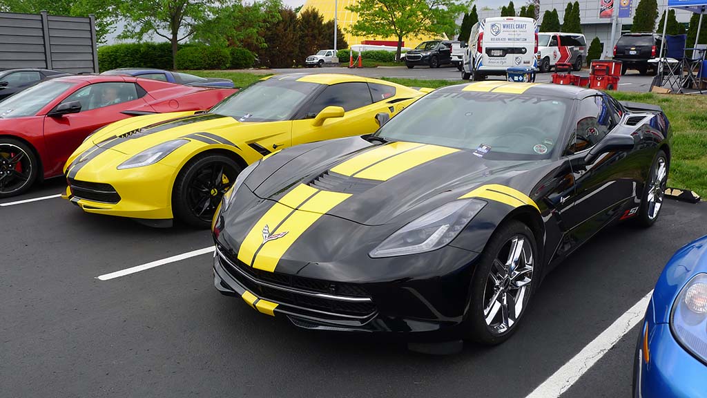 Two C7 Corvette Stingrays in oppposite black/yellow colorways