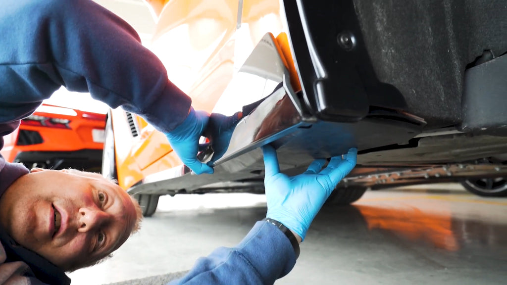 Testez l'installation du Rocker Winglet ACS C7 5VM sur la Corvette avant d'installer les rivets et les fixations.