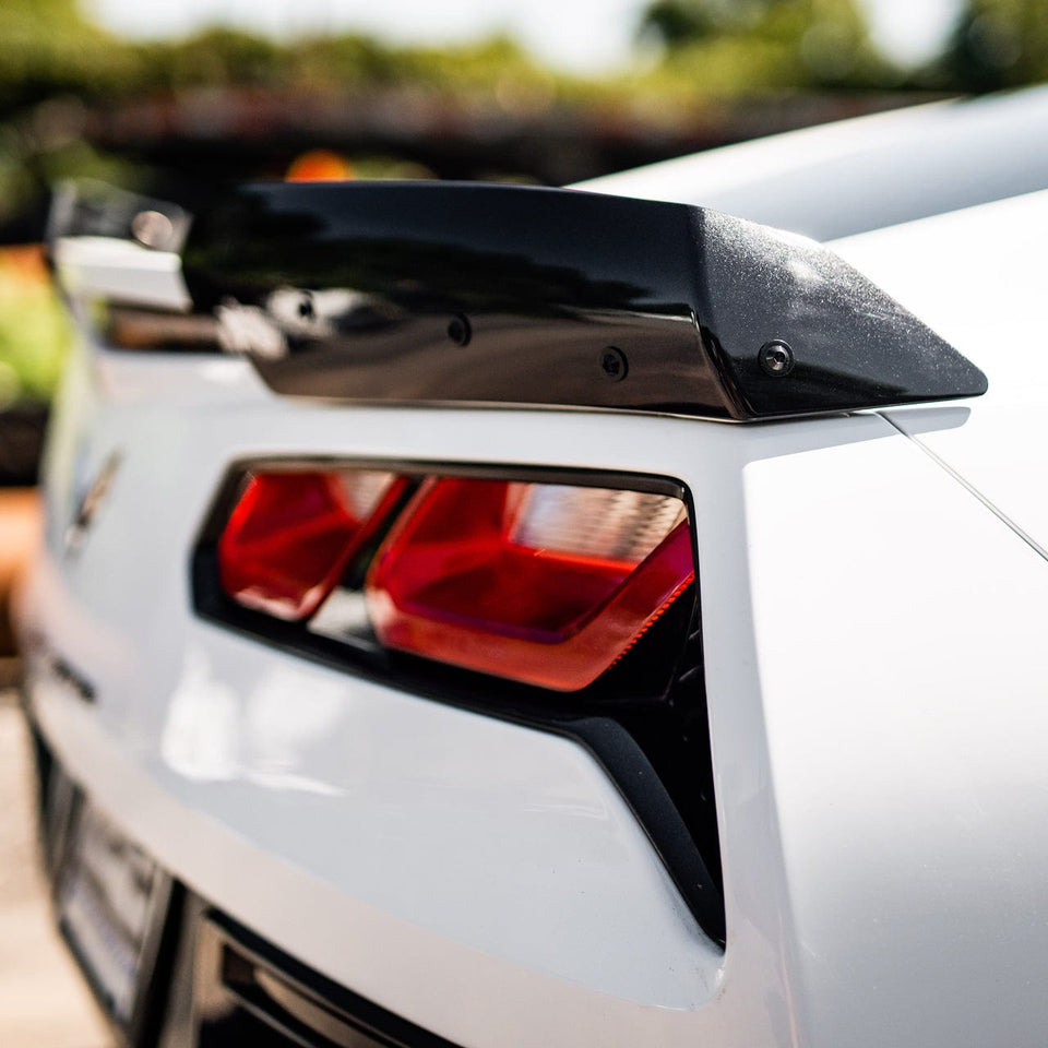 ACS Composite S2 Wickers on an Arctic White C7 Stingray