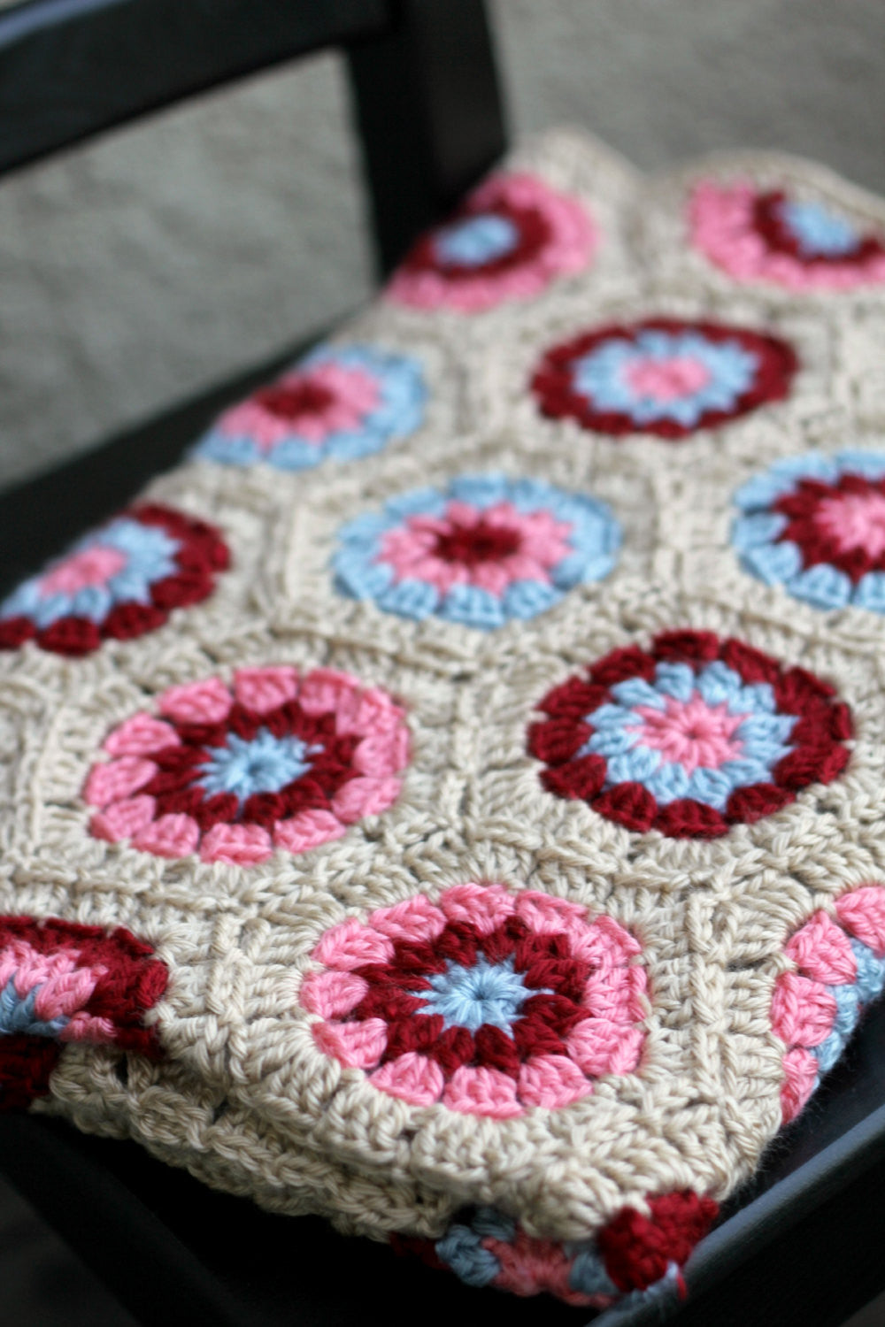 Crochet blanket pattern - free pattern! Colorful, beginner