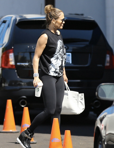 Jennifer Lopez's Rehearsal Outfit Includes Leggings and a Birkin