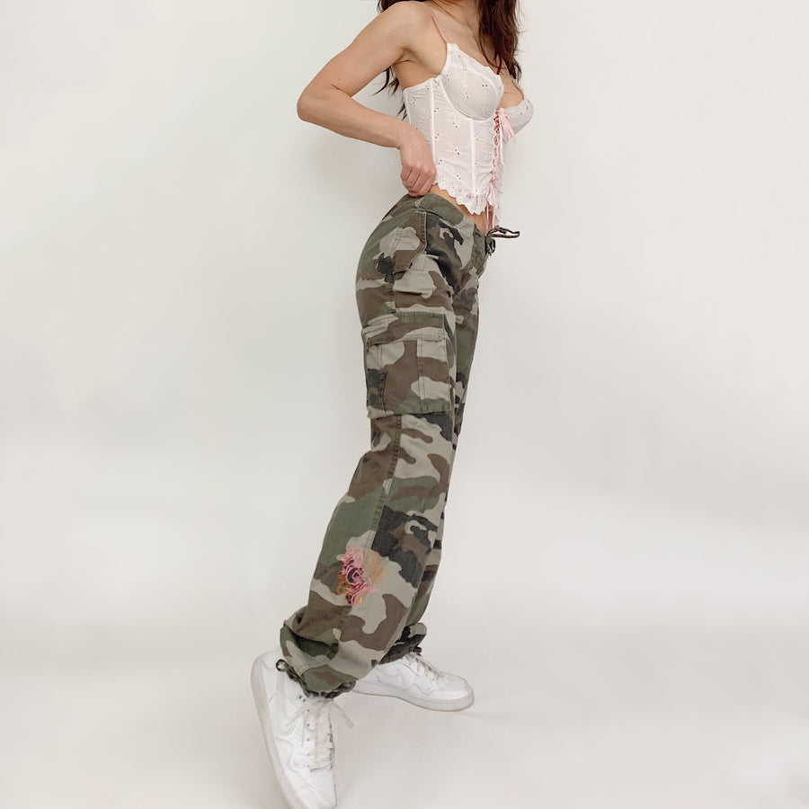 y2k camo dragon pants - size 7 — Holy Thrift