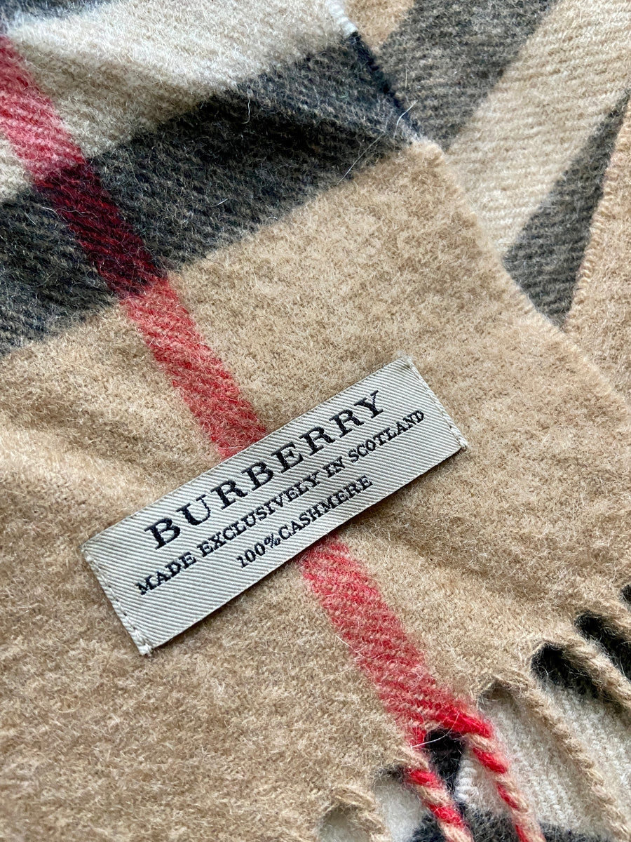 100% cashmeres BURBERRY — Holy Thrift