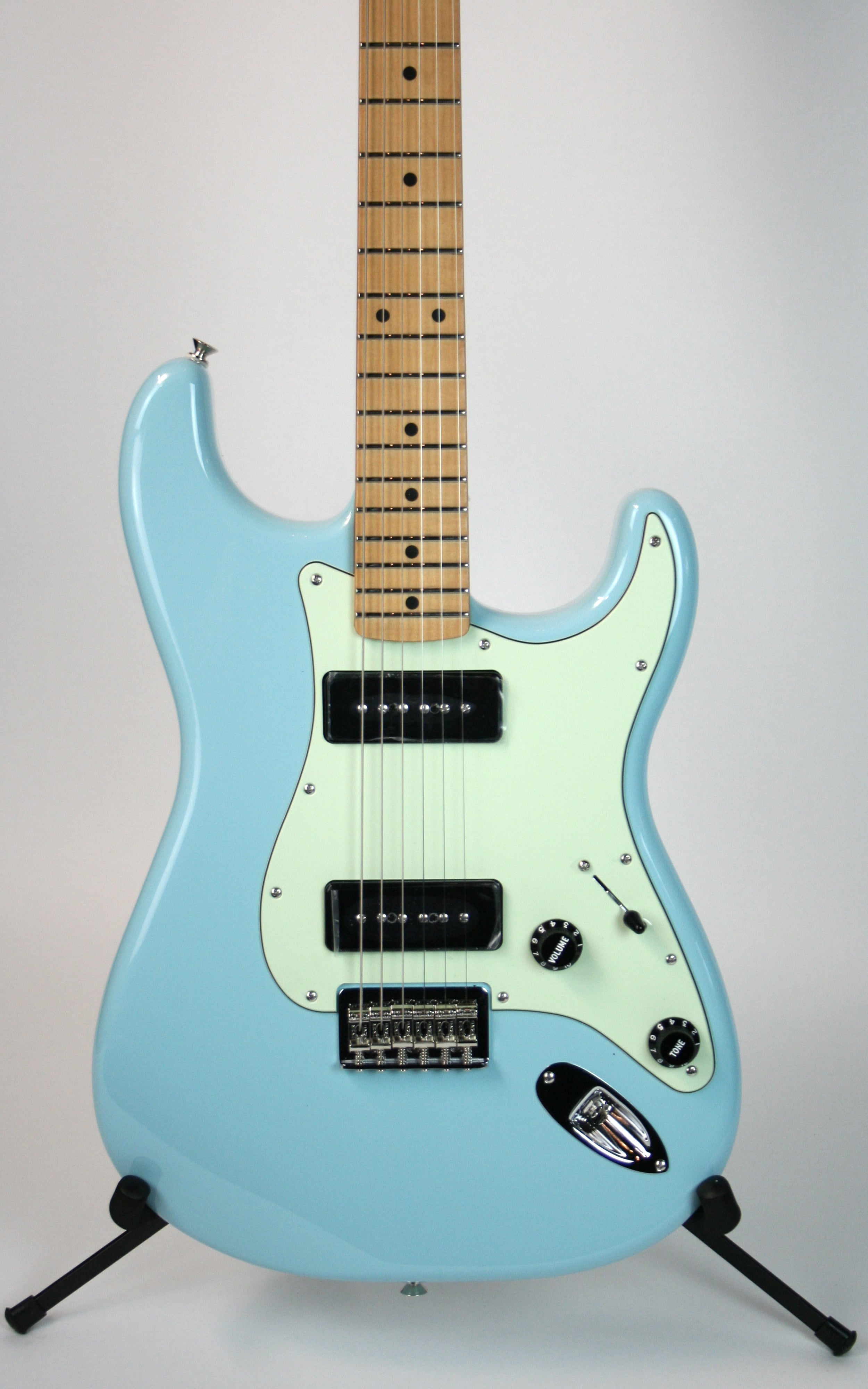 Fender Noventa Stratocaster MN Daphne Blue