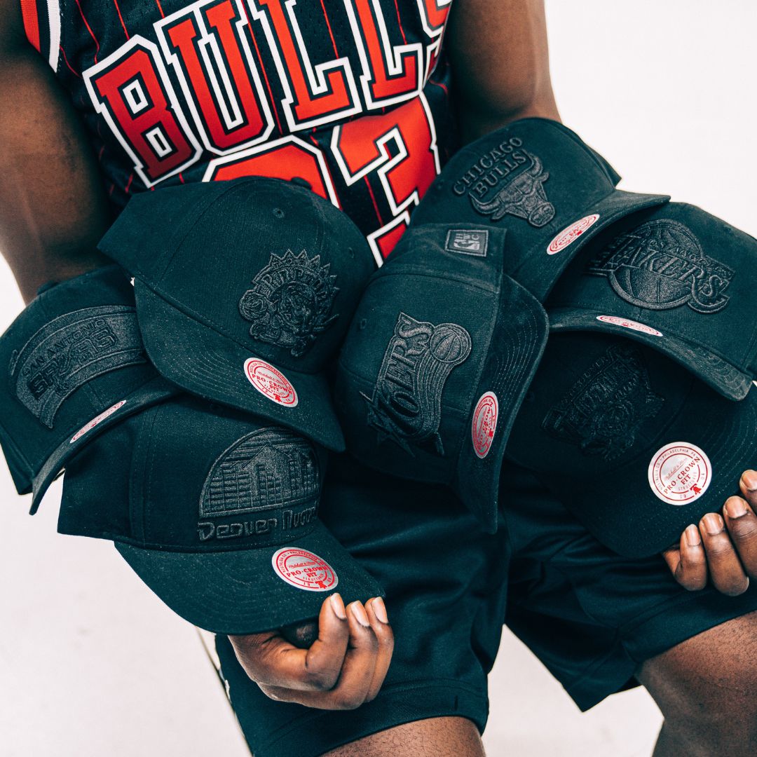 Mitchell & Ness Chicago Bulls NBA Champion Remix Snapback Hat Adjustable  Cap - Retro 1 High University Blue