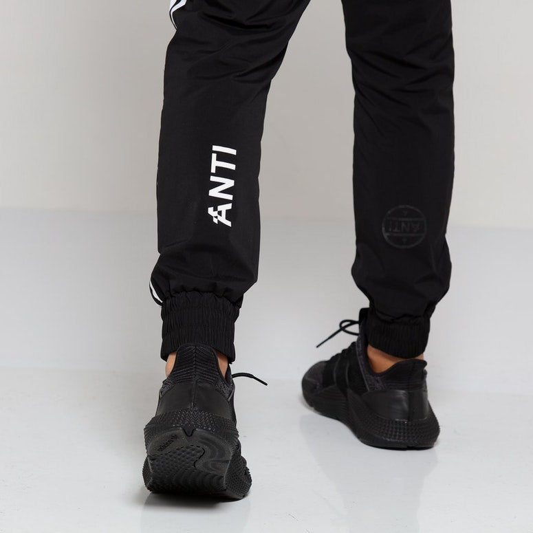 The Anti-Order Non-Das Jogger