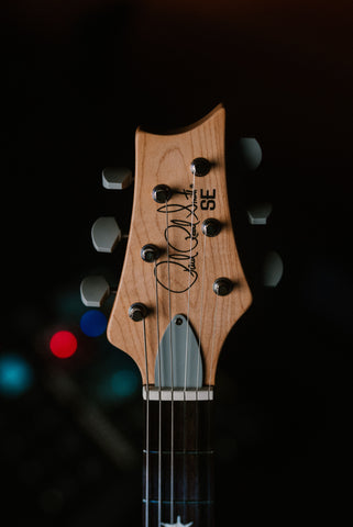 Headstock PRS SE Silver Sky 