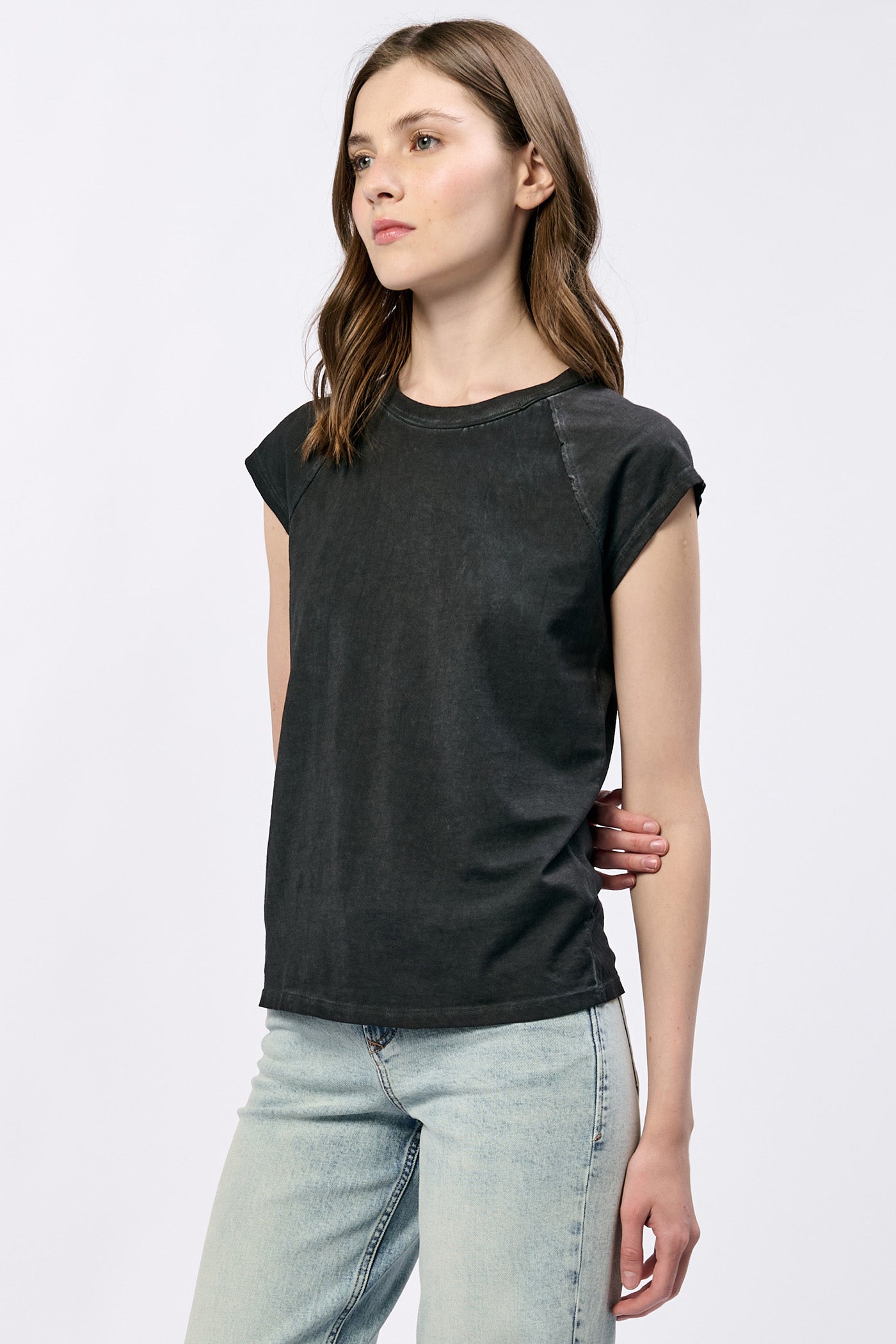 BLACK-DKN2144D8BLK-3