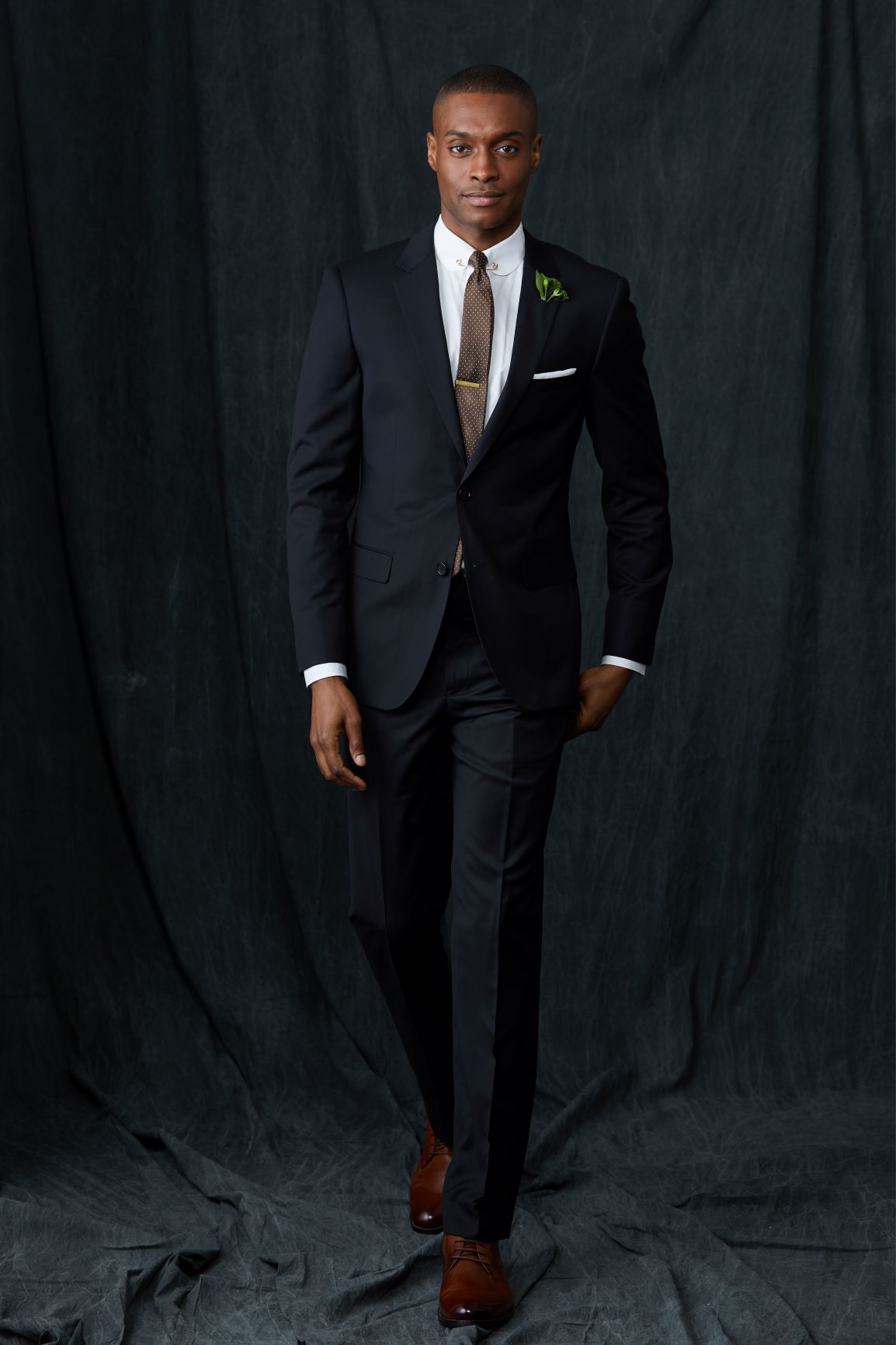 Brown Shoes with a Black Suit? – The Groomsman Suit