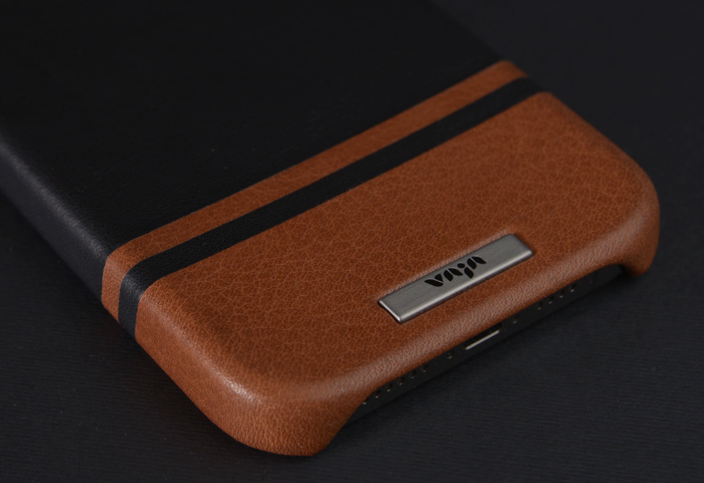iPhone 14 leather case grip back detail
