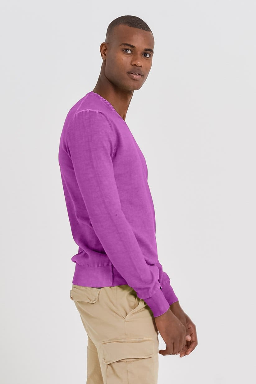 Men's Cotton V-Neck Sweater in Bouganvillea | Ploumanac'h