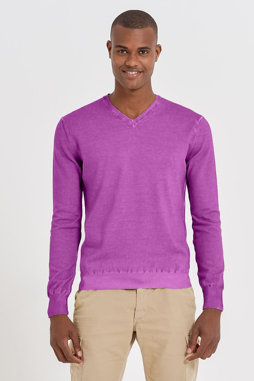 Men's Cotton V-Neck Sweater in Bouganvillea | Ploumanac'h