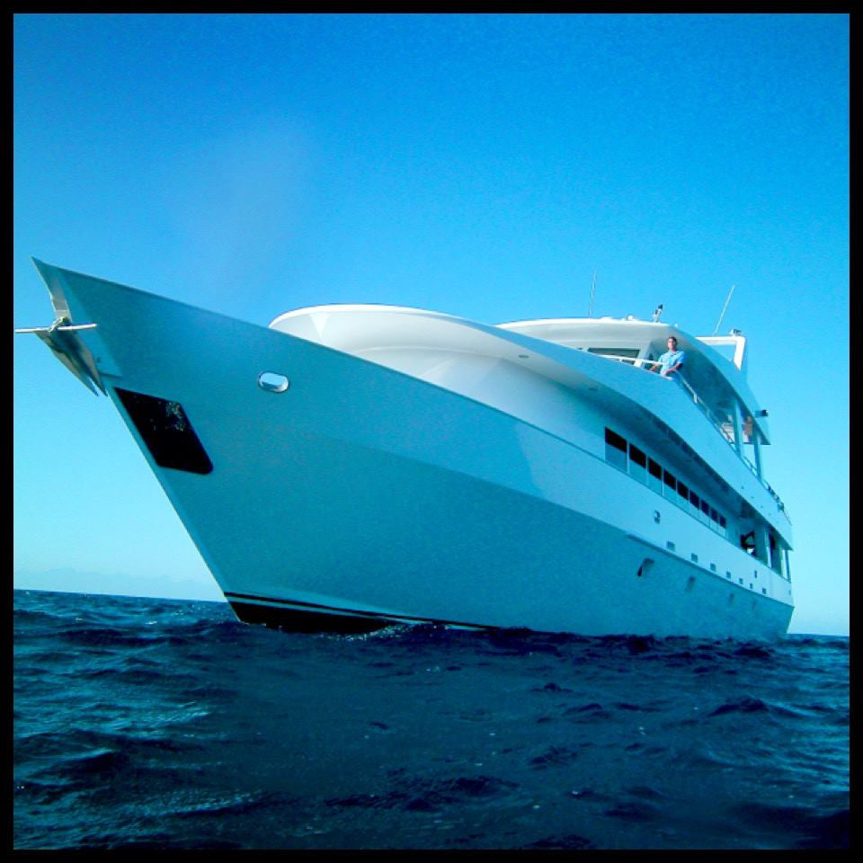 120 ft yacht charter