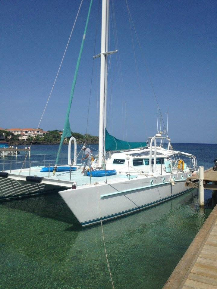 catamaran sailing roatan