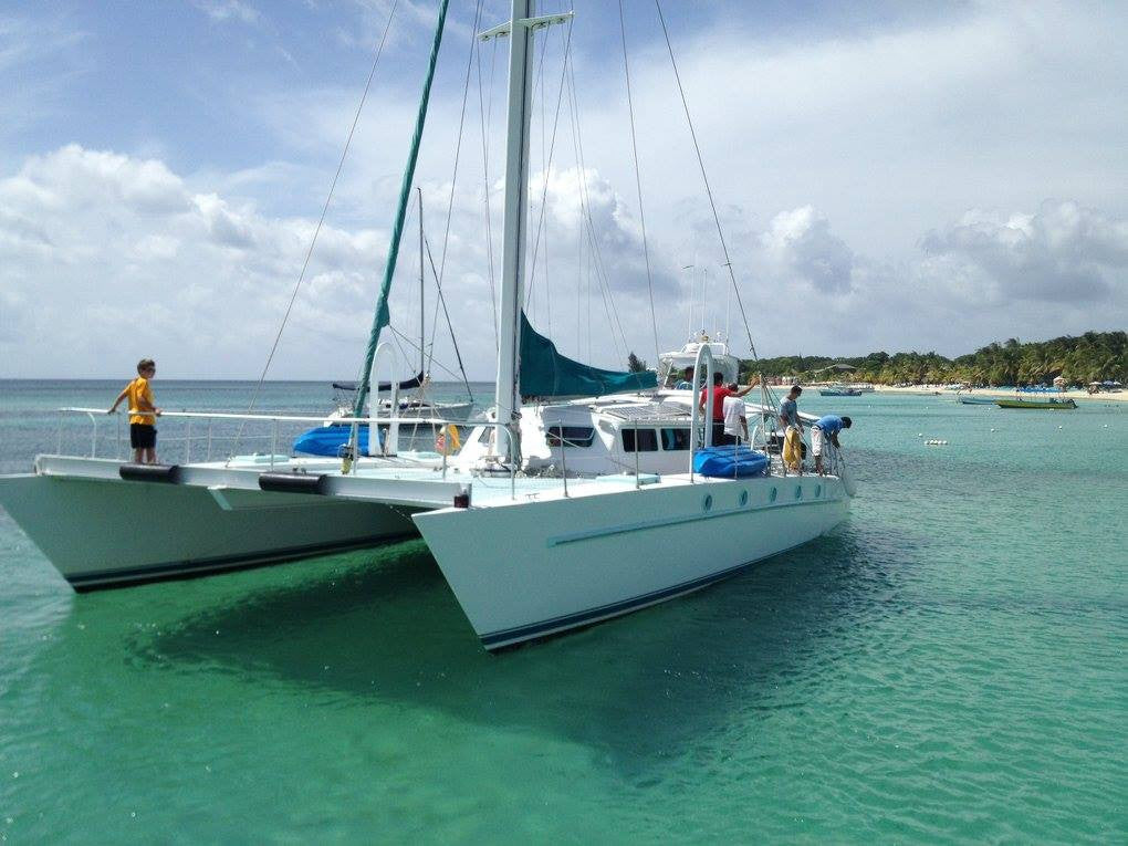 private boat tour roatan