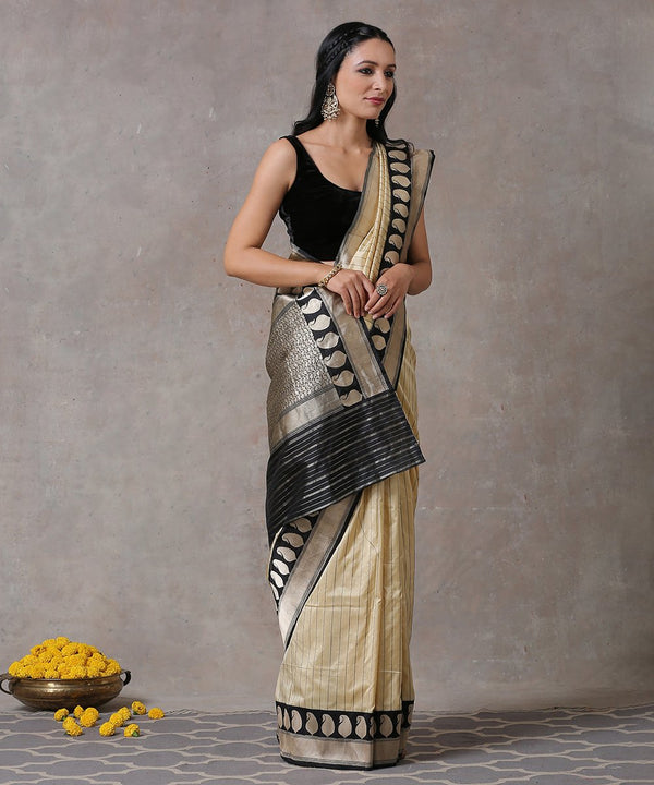 Handloom Offwhite And Black Pure Katan Silk Banarasi Saree with Kadhiyal Paisley Border - WeaverStory